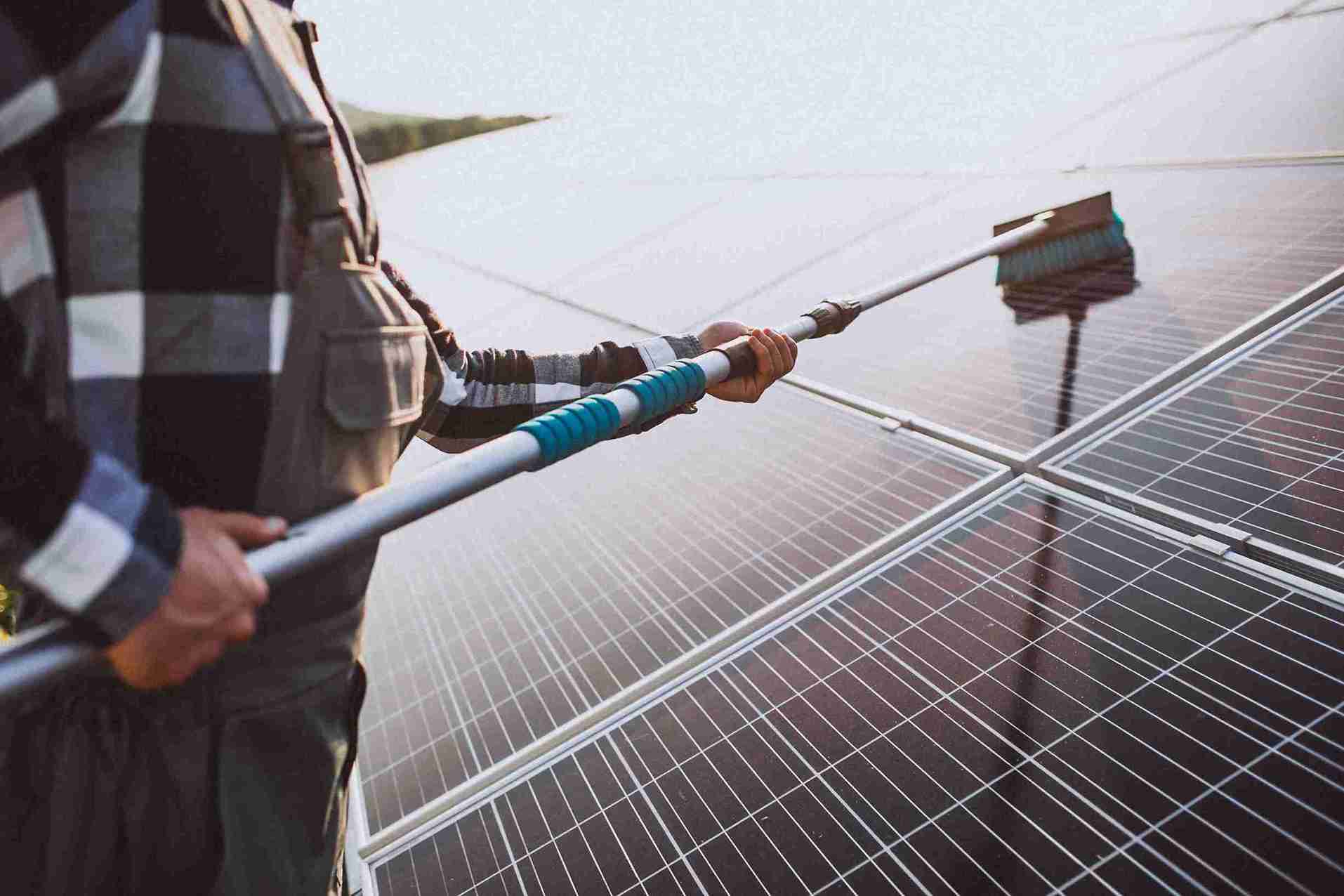 solar panels cleaning